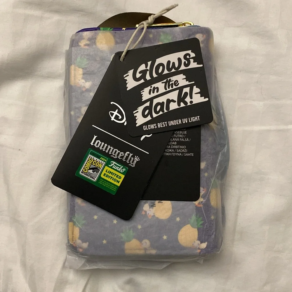 Disney Loungefly SDCC Limited Edition Bedtime Stitch Glow Zip Around Wallet - Picture 7 of 8